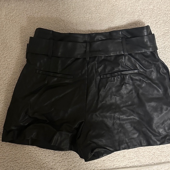 Zara Black Leather Women Shorts - Picture 3 of 3